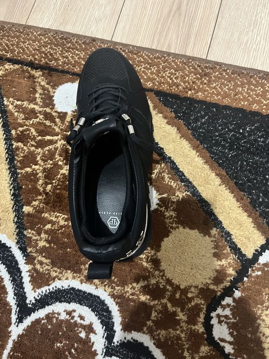 Adidași plein 600 de lei i vând ca mis mari 600  lei