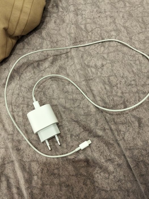 Apple зарядка. Адаптер 20W.Оригинал. Срочно продаю!