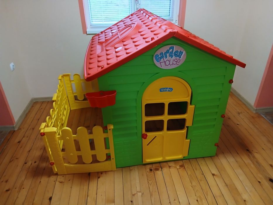 Детска пластмасова къща