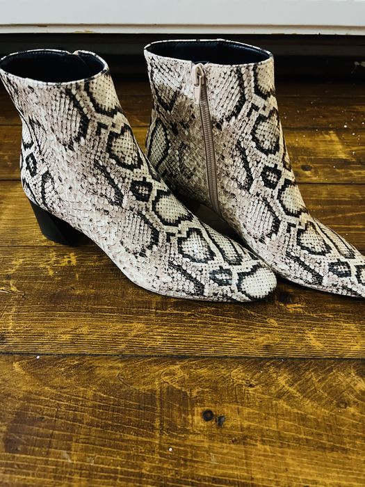 Botine damă model piele de șarpe