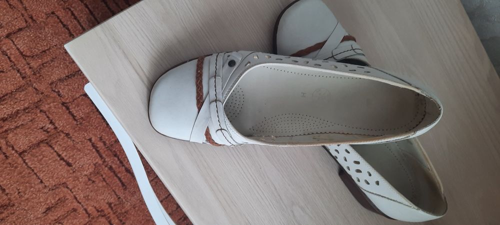 Продам женские туфли