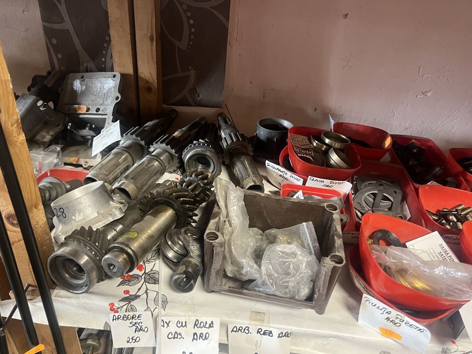 Vand piese ARO,Aripi spate,praguri,REZERVOR COMBUSTIBIL ,,piese