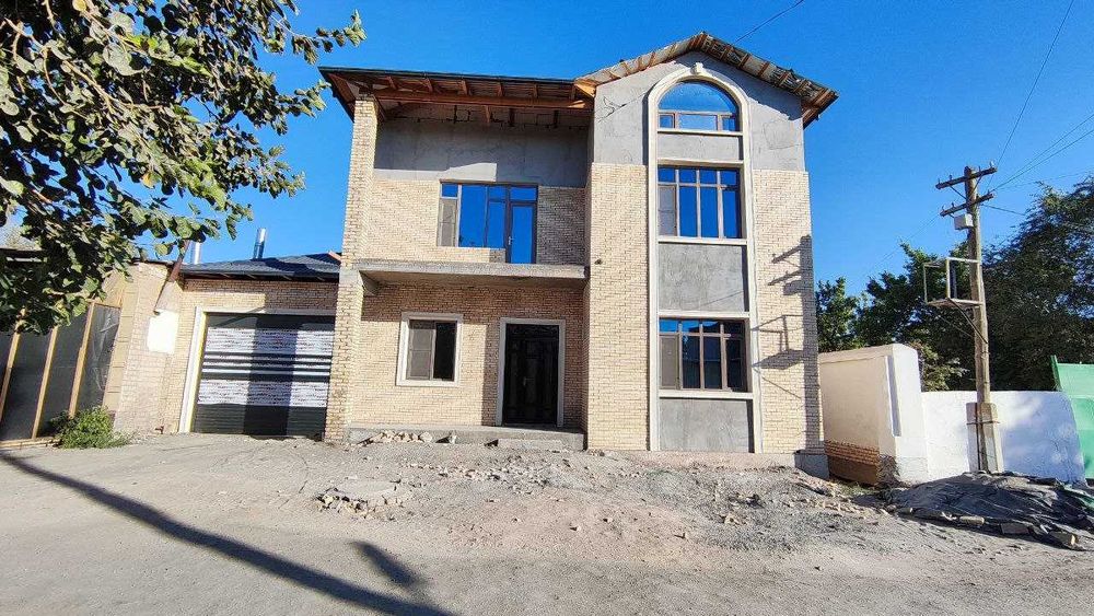 Шахарда 460 кв ер майдонда жойлашган ховли жой сотилади