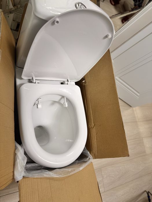 Продам за 5000 тг унитаз с крышкой