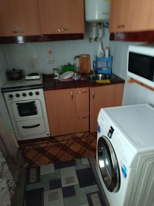 Сдается 1ком на спутнике8 1этаж 2этажки  с удобствами с мебелью