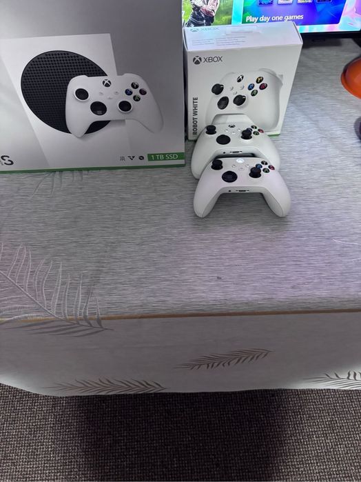 XBOX Series S Nou cu 2 controllere