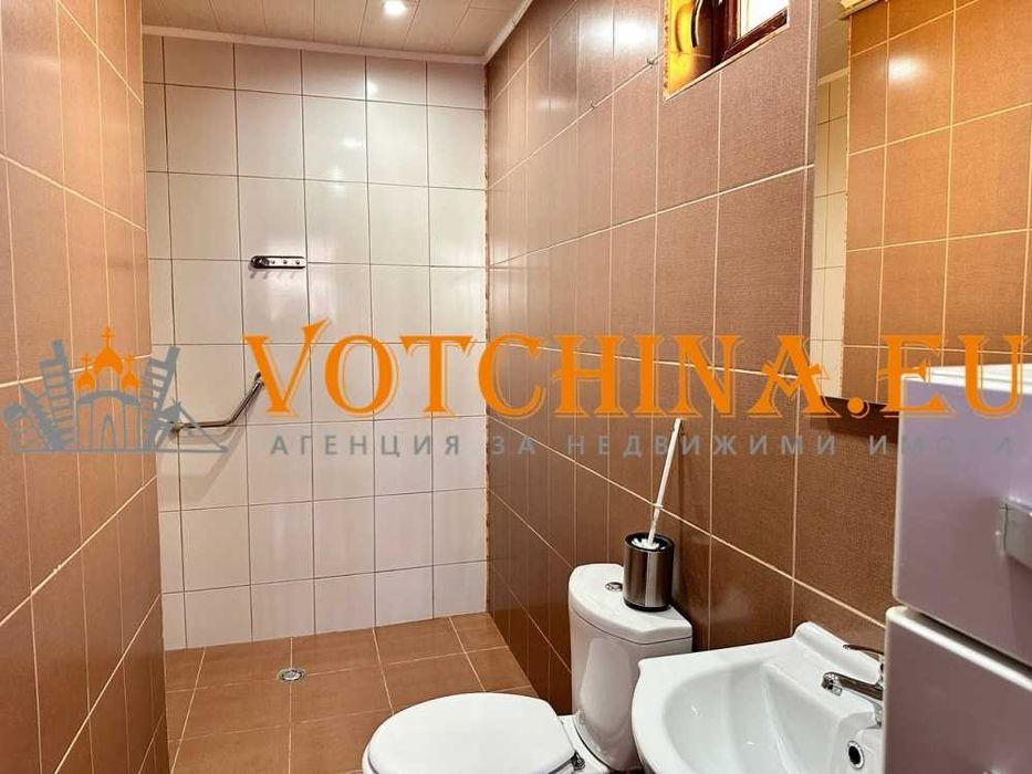 Двуетажна къща с просторен двор в село Соколово!