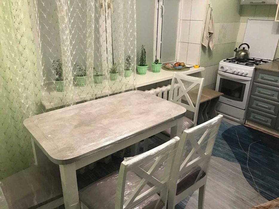 Столы стулья Алматы , Квадратные столы и стулья .