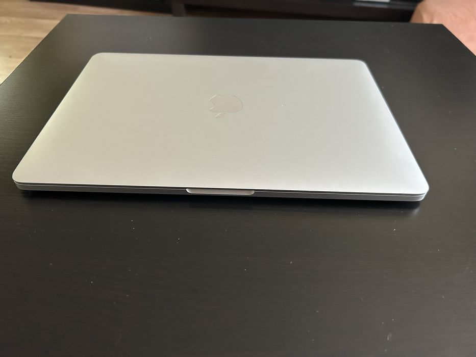 Macbook Pro 13" A1706 i5 16 GB RAM 256 GB SSD 619 cicluri