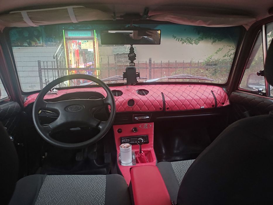 Продам машину Жигули 21011