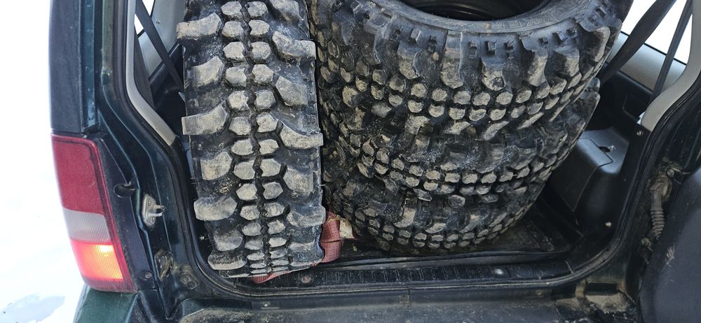 Vând cauciucuri simex 205 70 15