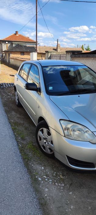 Продавам Тойота Корола