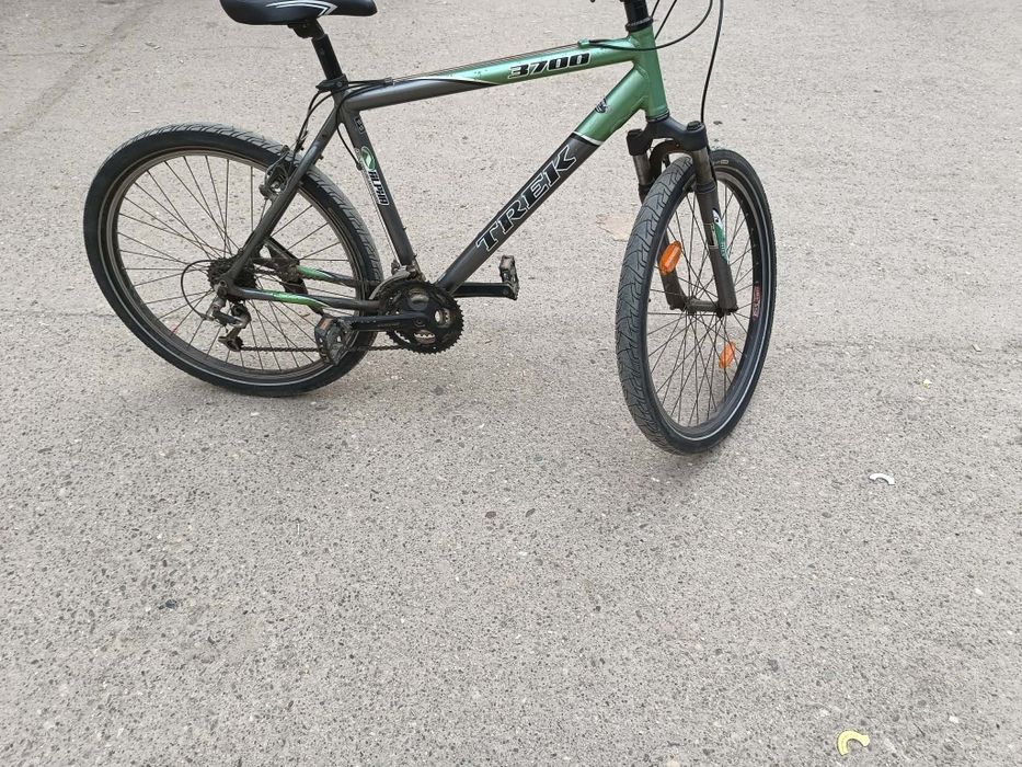 Vind 2 biciclete cu roti de 26