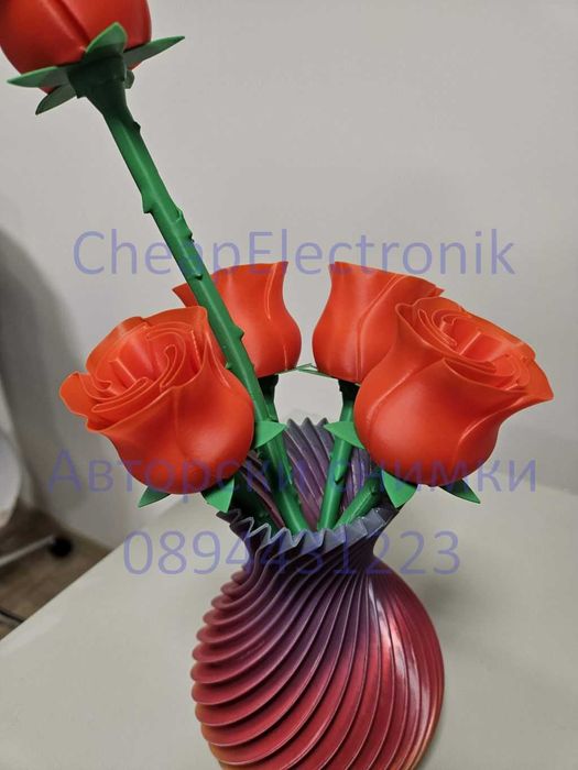 Топ подарък: 3D принтирана рейнбоу ваза с 5 червени рози