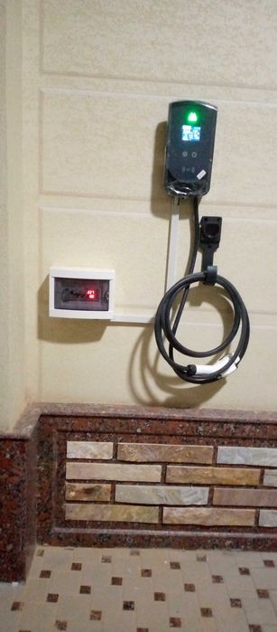 Установка зарядное устройство для электромобиль.