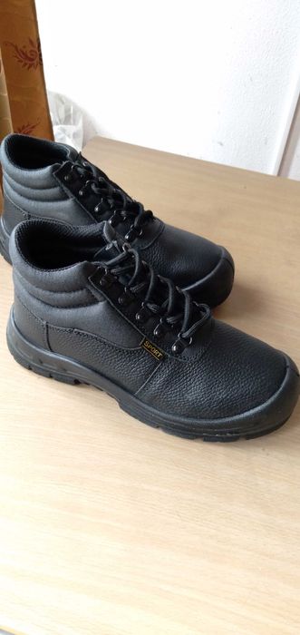 Нови  обувки  с предпазно бомбе 39 номер