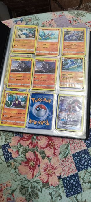 Vând cartonase de pokemon