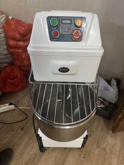 Продам тестомес 20 литров