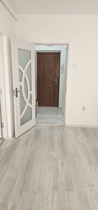 Vând Garsoniera etaj 2