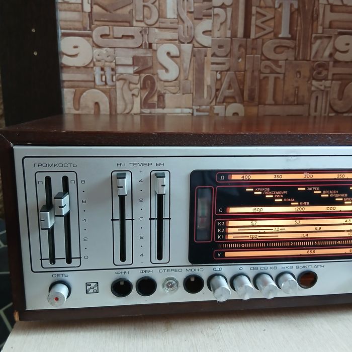 Продам усилитель мелодия .