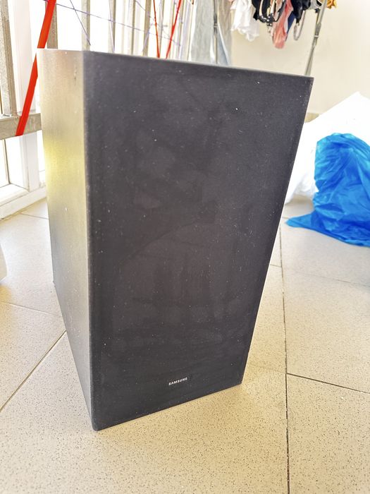 Saundbar  Samsung HW-B650D