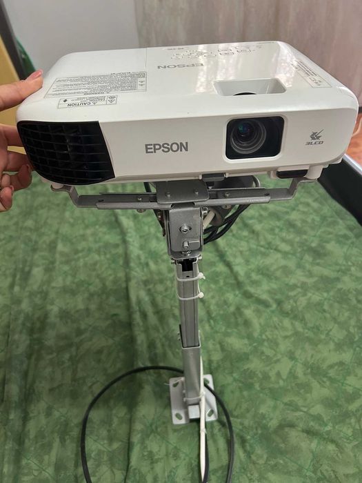 Videoproiector Epson EB-E10