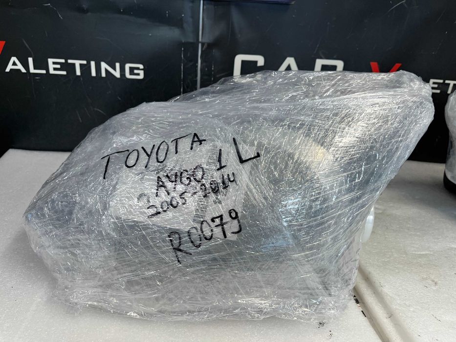 Фар фарове ляв Toyota Aygo AB10 AB20 AB30 far farove Тойота Айго АБ10