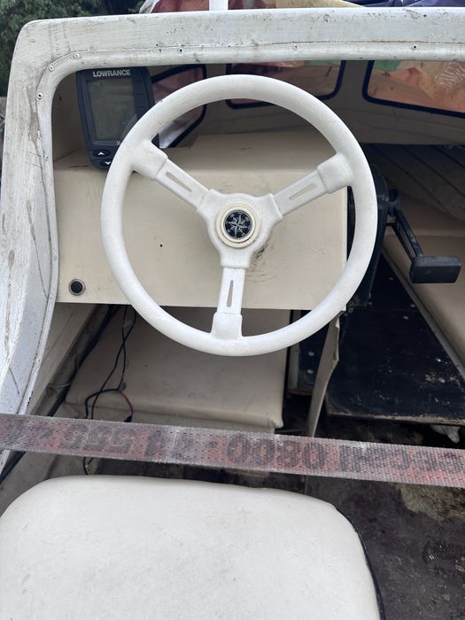 Barca pilotina 500 din fibra cu motor și peridoc