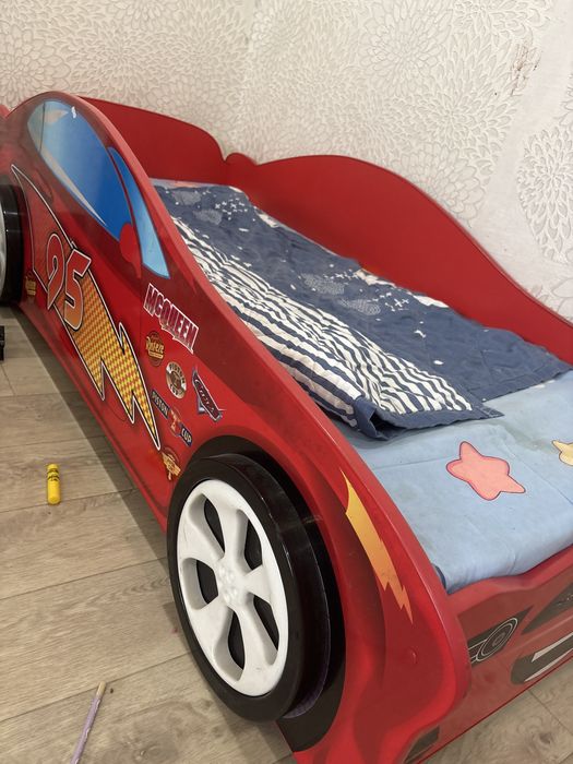 Детская кроват машинка