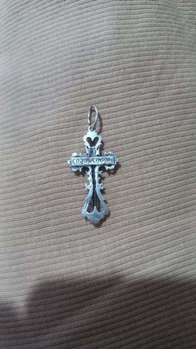 Продаётся  серебряный крестик