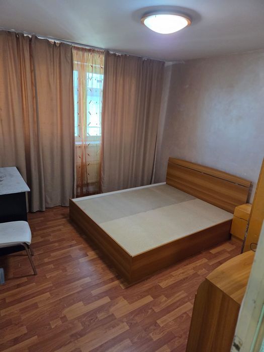Apartament 3 camere et 4 din 10 cu lift!