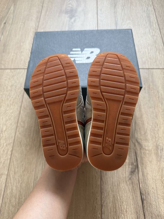 Продам детские кроссовки new balance