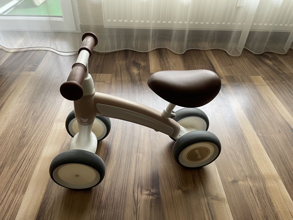 Продавам баланс колело.