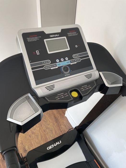Беговая дорожка Genau M800
