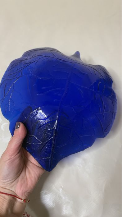 Фруктиера листо и ваза от синьо стъкло