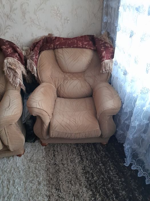 Продам диван и кресла