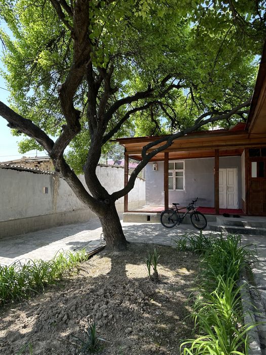 Uy sotiladi srochno  6 sotix