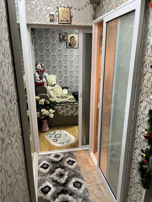 Vand apartament 2 camere etaj1 bloc c2 zona unitate