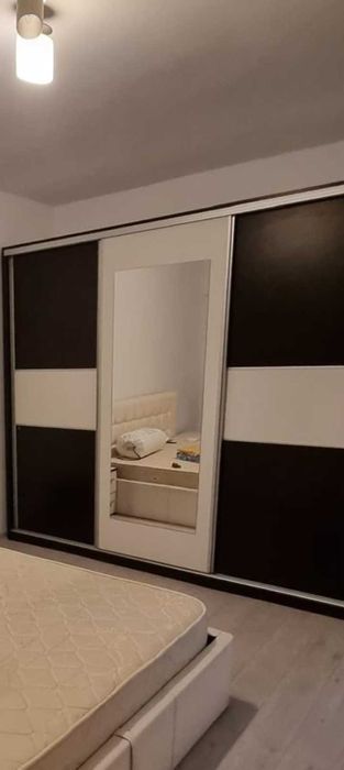 Închiriez apartament