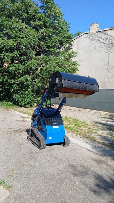 Inchiriere/vanzare  Mini Buldoexcavator cu multiple accesorii incluse