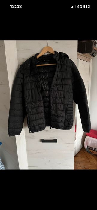 Geaca barbati puffer subtire marime S de la Bershka in stare f buna
