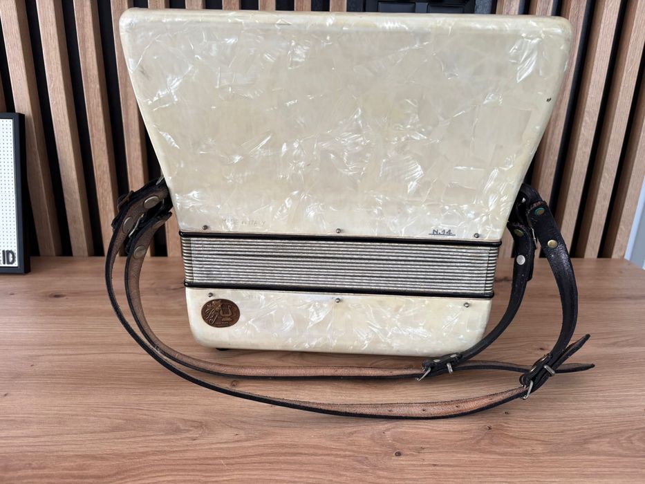 Acordeon italian Salanti NewYork cu 12 basi