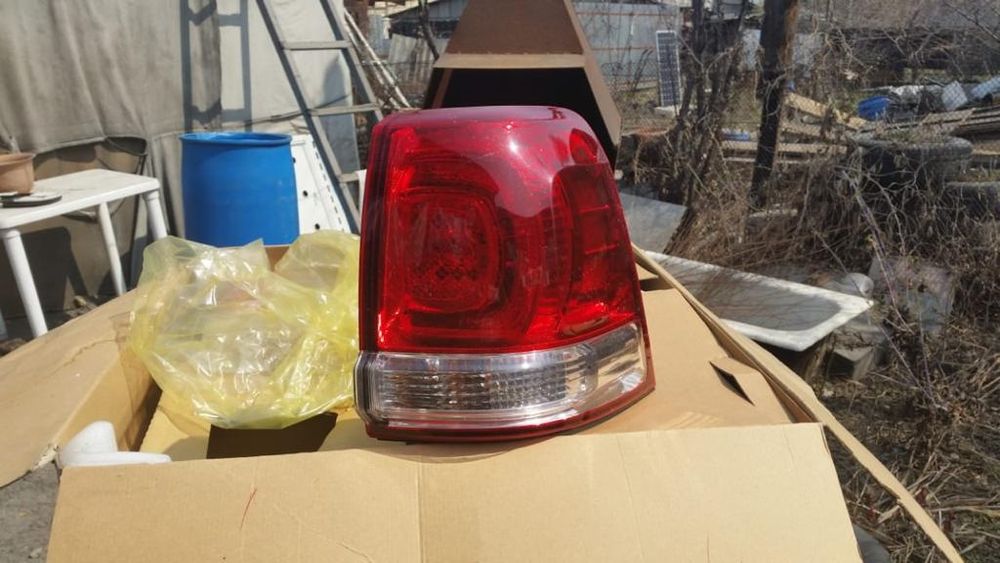 Оригинальные как новые продам комплект