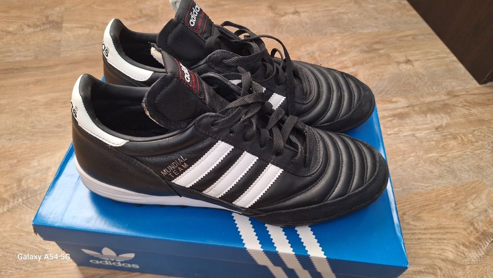 Мъжки стоножки за футбол