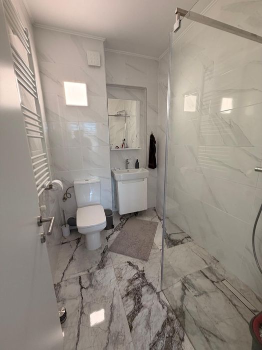 Inchiriez apartament 3 camere + loc parcare