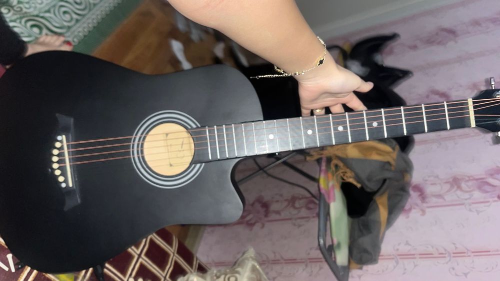 Гитара новый черный