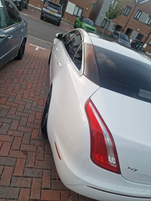 Jaguar XJ (generația X351)