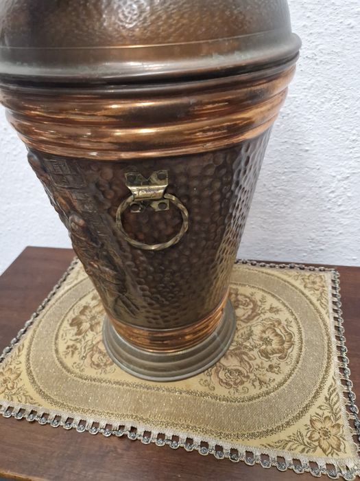 Меден кош ваза за сухи цветя