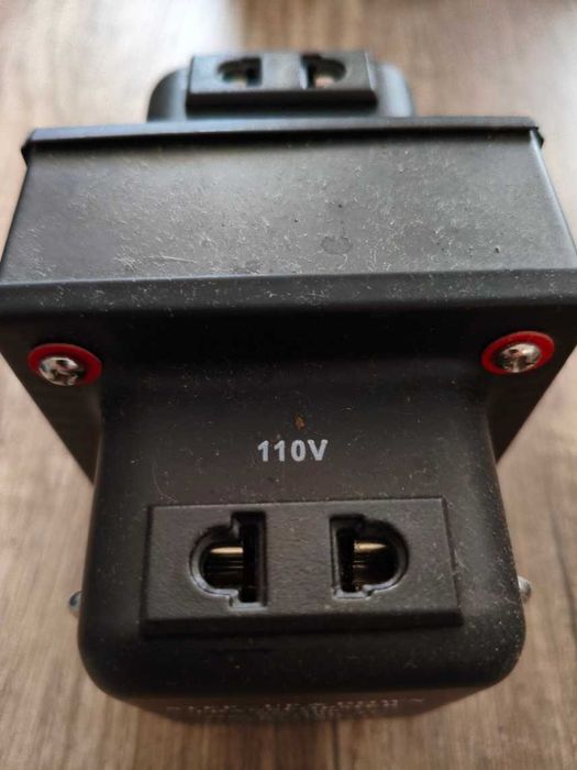 Convertor de tensiune THG 110v-220 v 300 W