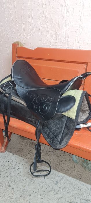 Продам  седло новое